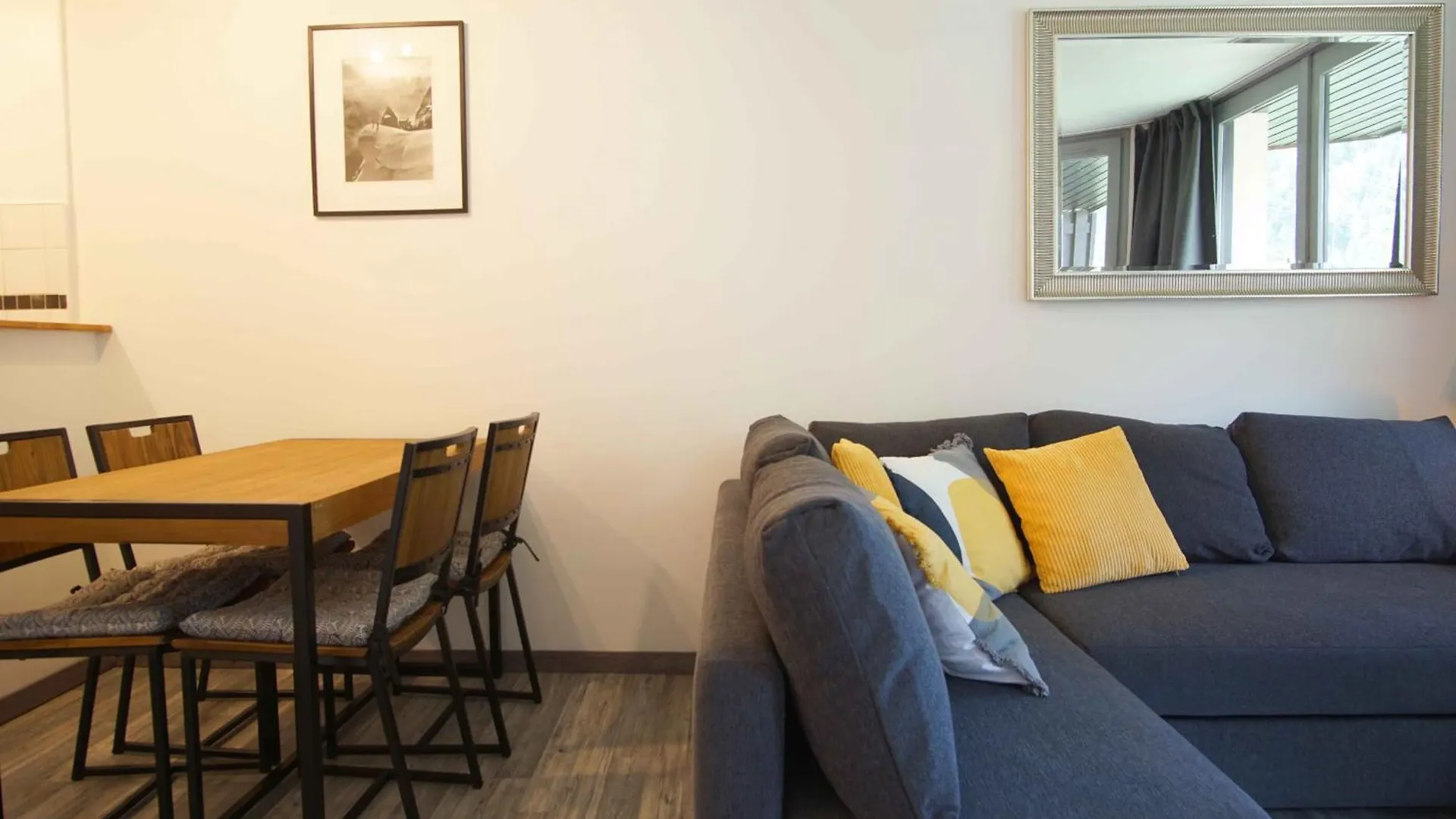 Apartment Snowline: Residence Chamois Blanc Chamonix France